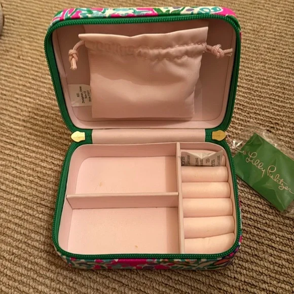 NWT Lilly Pulitzer jewelry case. - Picture 5 of 9